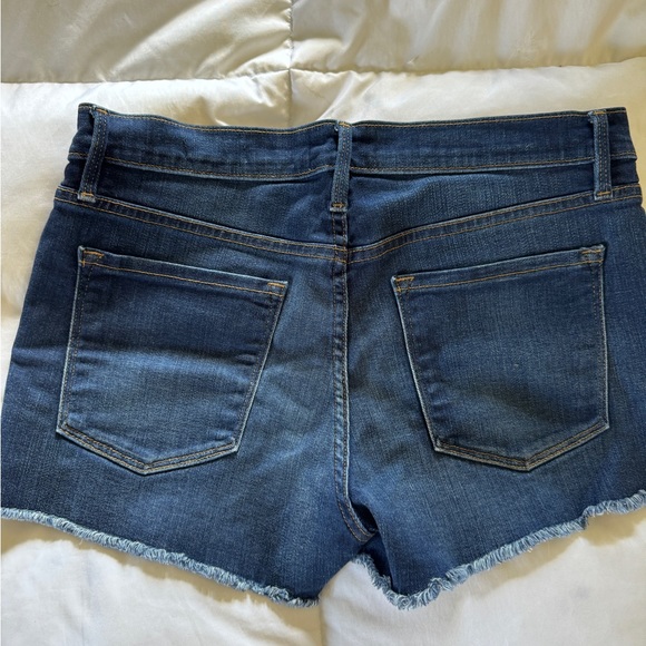 FRAME Le Cutoff frayed denim shorts - Picture 4 of 6